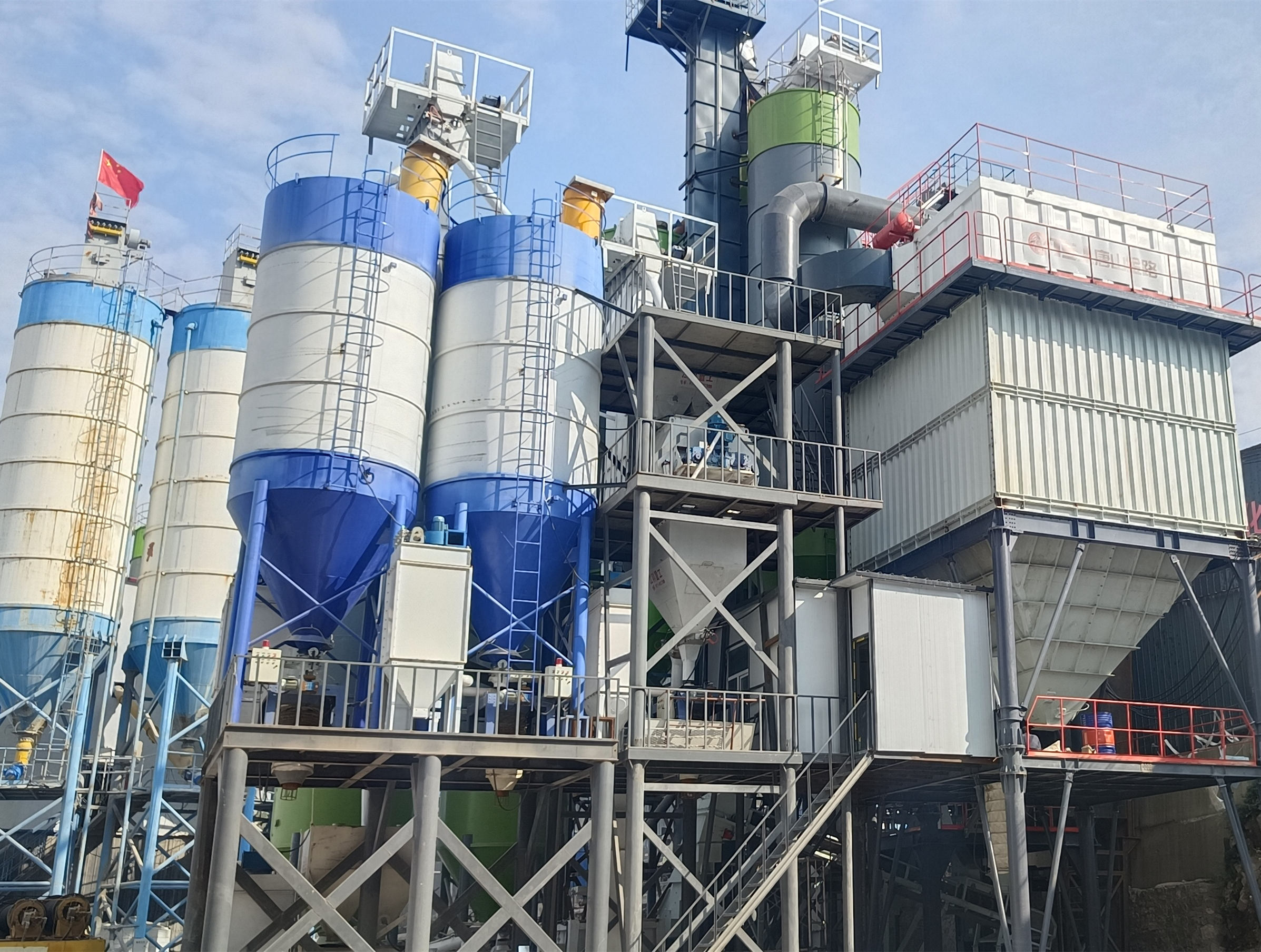 機制砂成建筑用砂主要來源，唐山金路制砂樓提供高標(biāo)準(zhǔn)機制砂生產(chǎn)設(shè)備