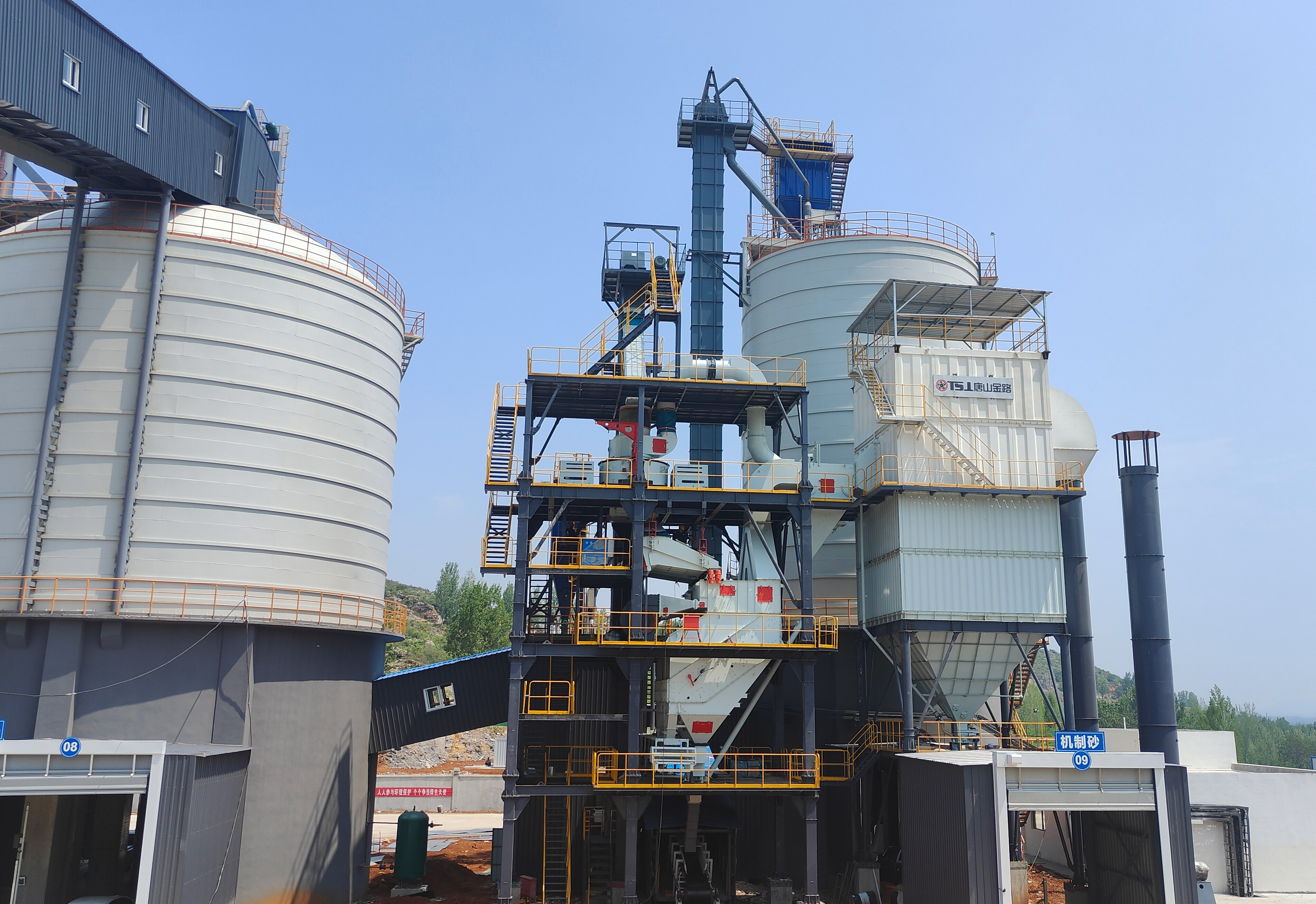山東時產(chǎn)150噸制砂樓項目，一個月時間進入投產(chǎn)模式